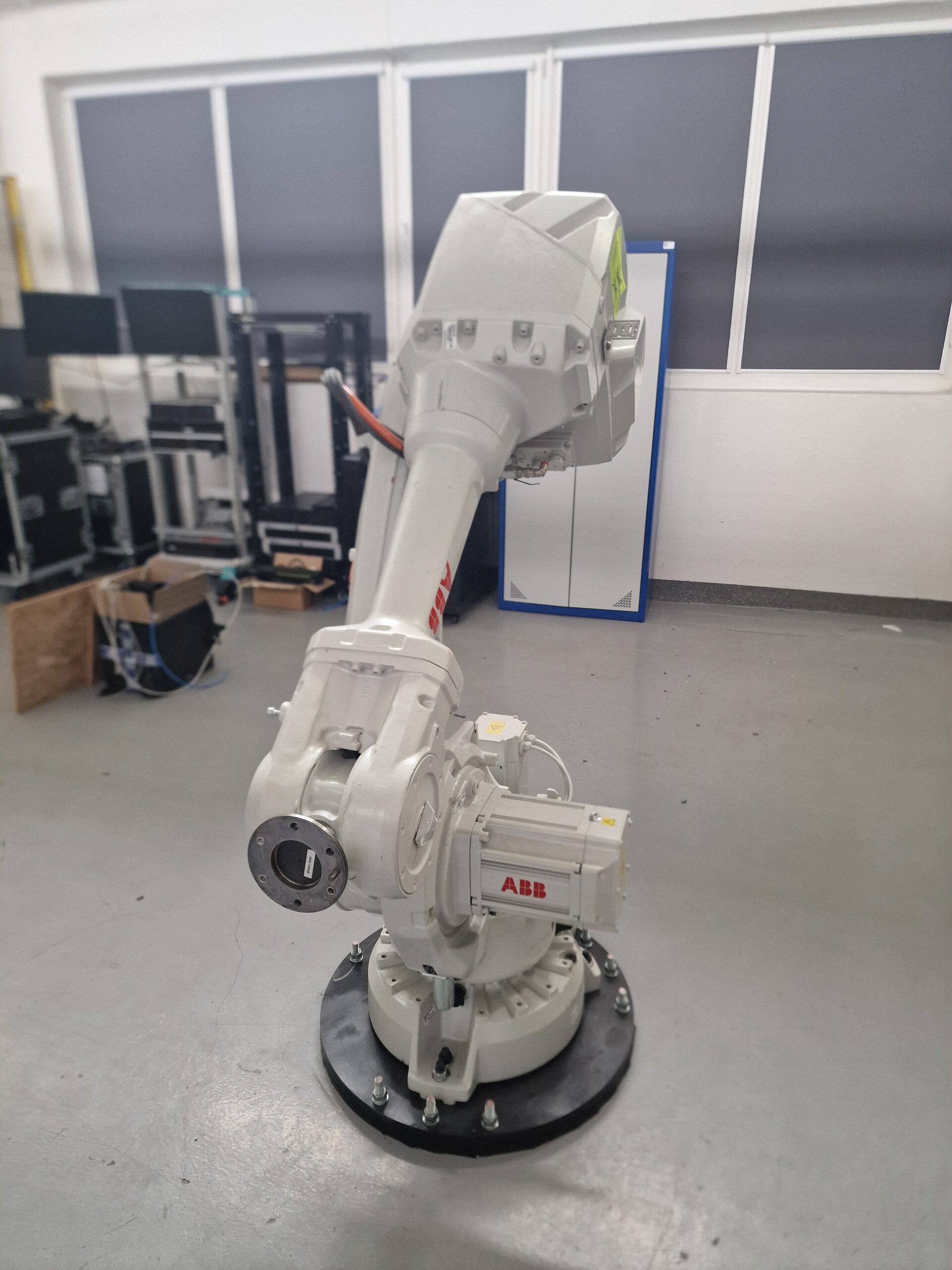 ABB IRB 4600-60/2.05 + sterownik IRC5 + FlexPendant - obrazek 2