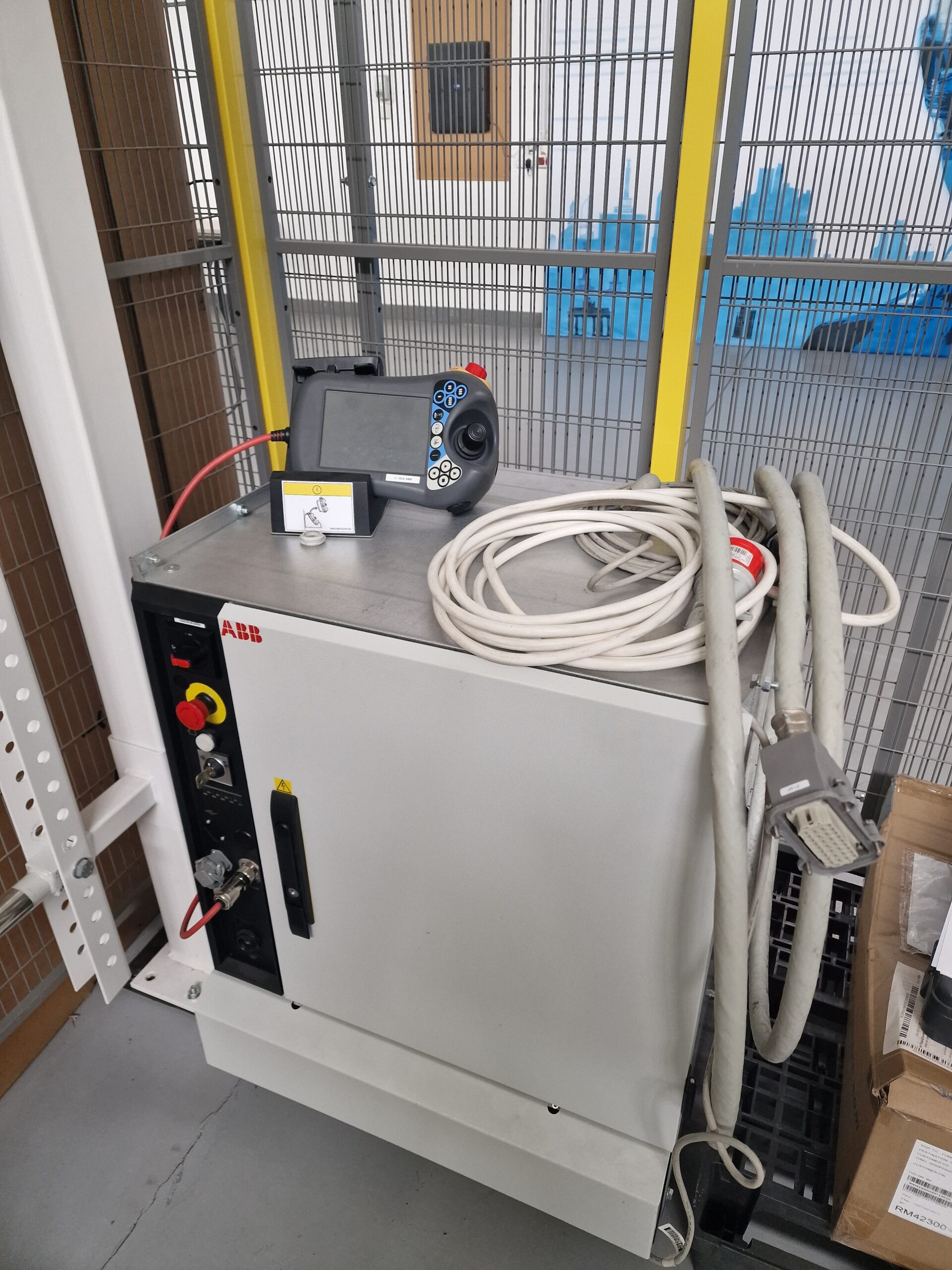 ABB IRB 4600-60/2.05 + sterownik IRC5 + FlexPendant - obrazek 6