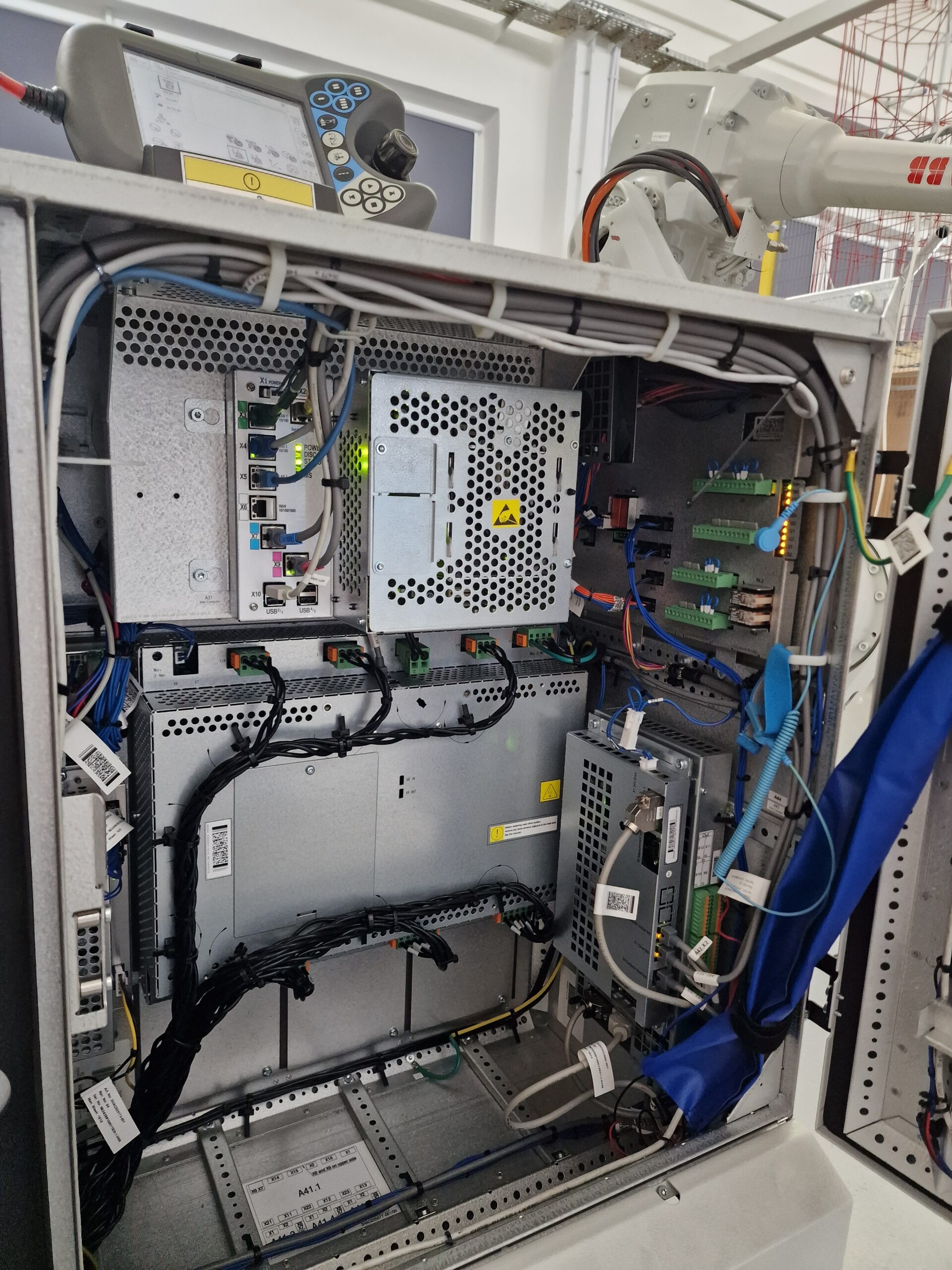 ABB IRB 4600-60/2.05 + sterownik IRC5 + FlexPendant - obrazek 15