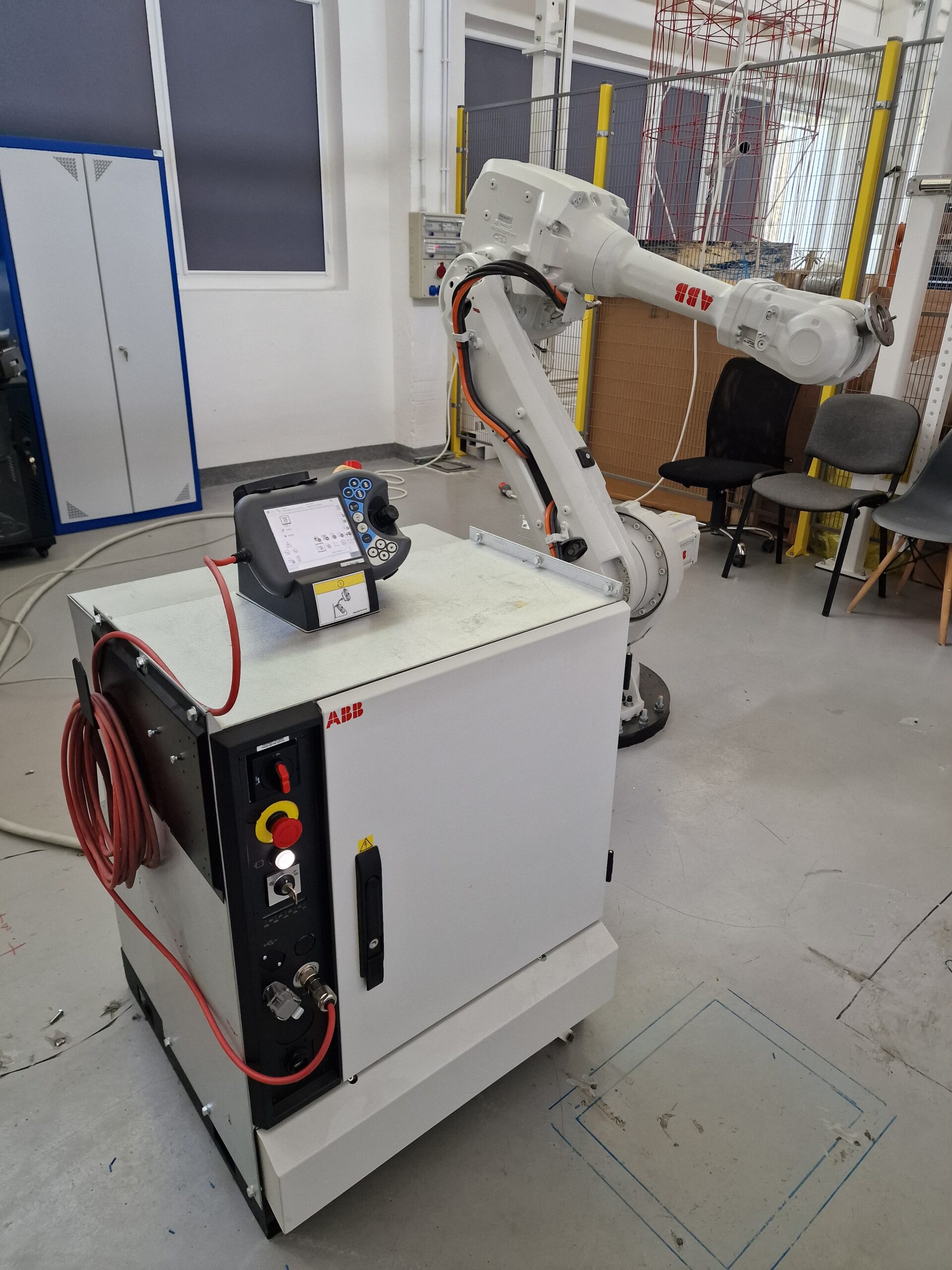 ABB IRB 4600-60/2.05 + sterownik IRC5 + FlexPendant - obrazek 11