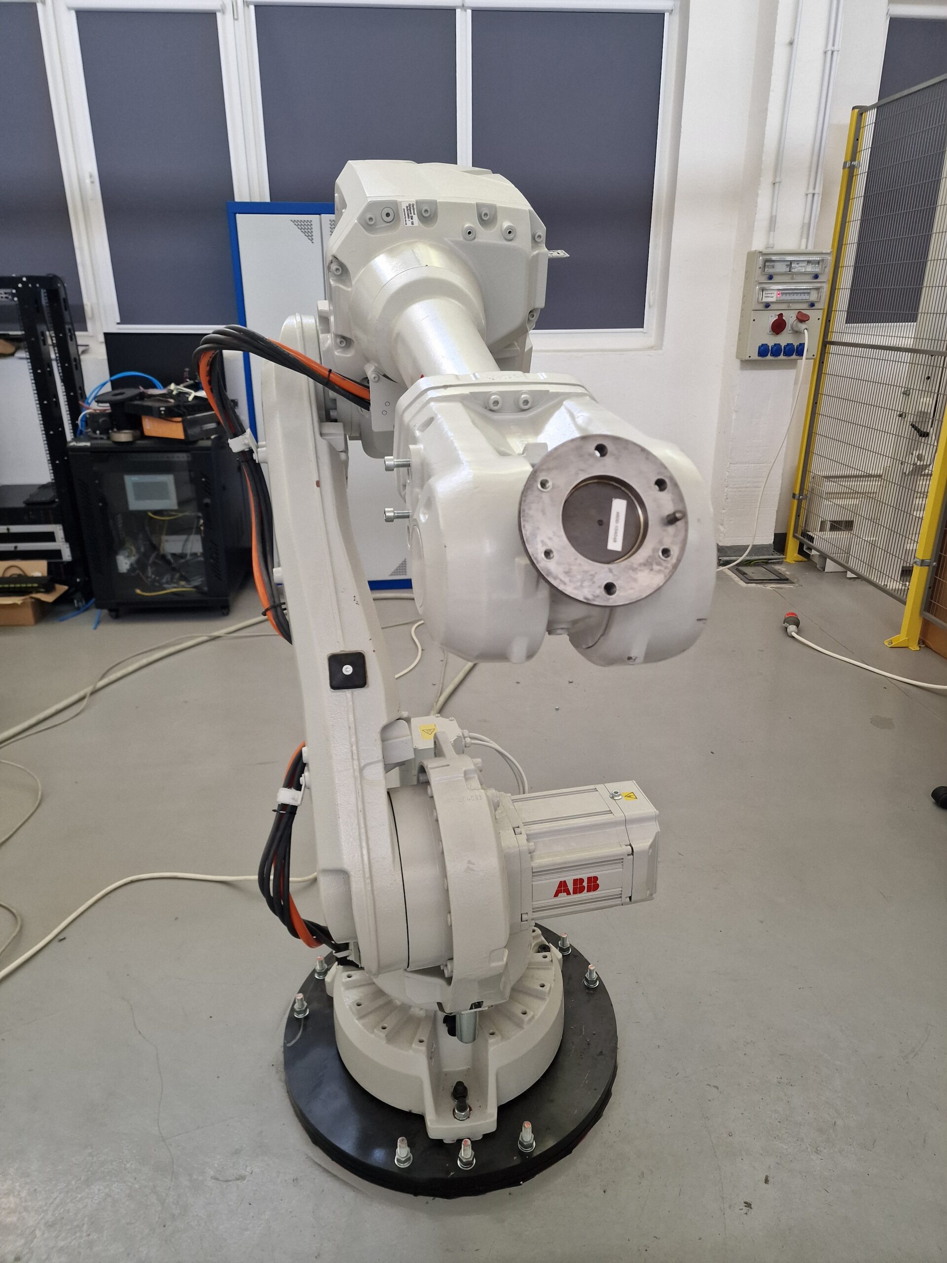 ABB IRB 4600-60/2.05 + sterownik IRC5 + FlexPendant - obrazek 12