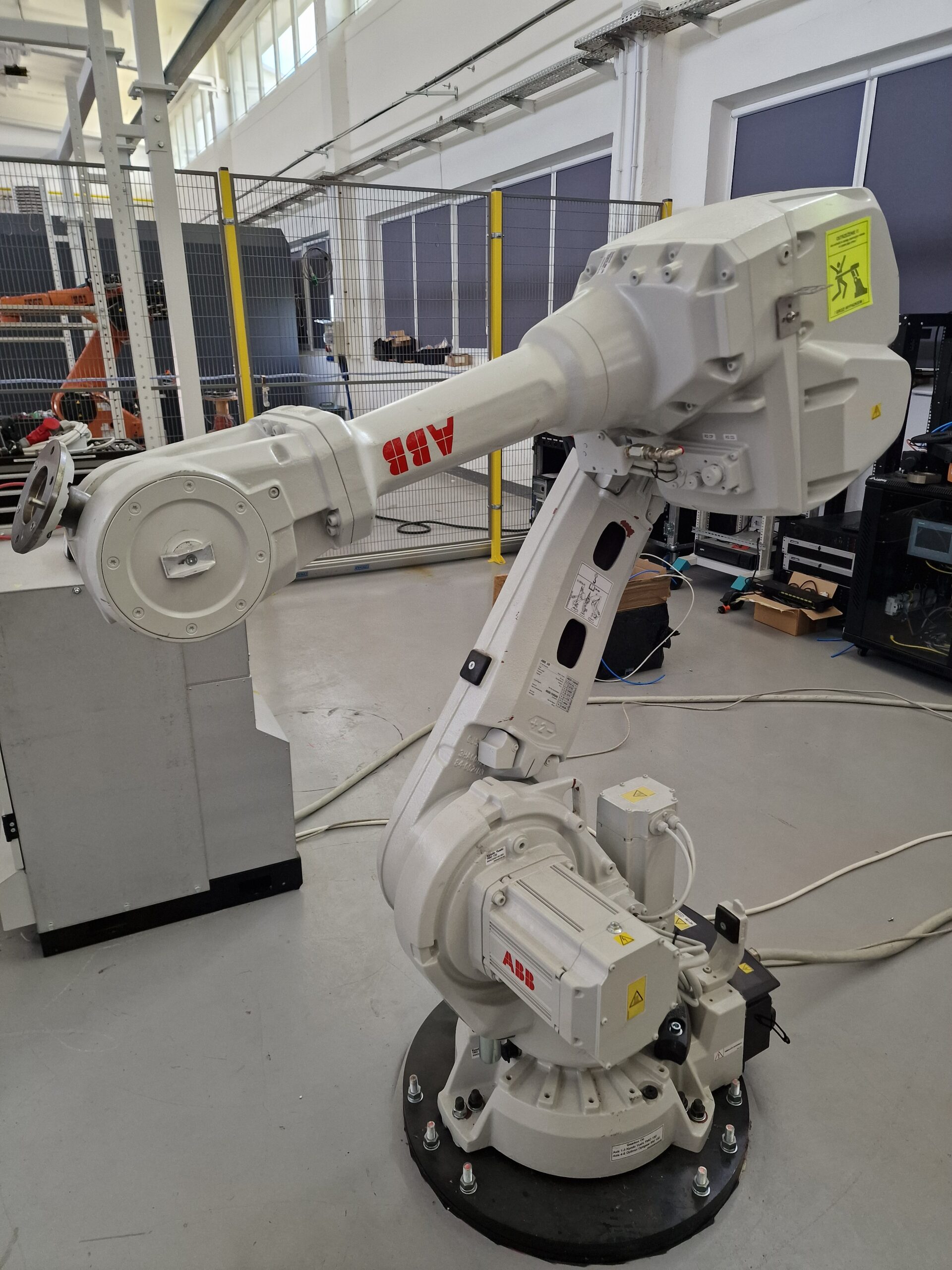 ABB IRB 4600-60/2.05 + sterownik IRC5 + FlexPendant - obrazek 13