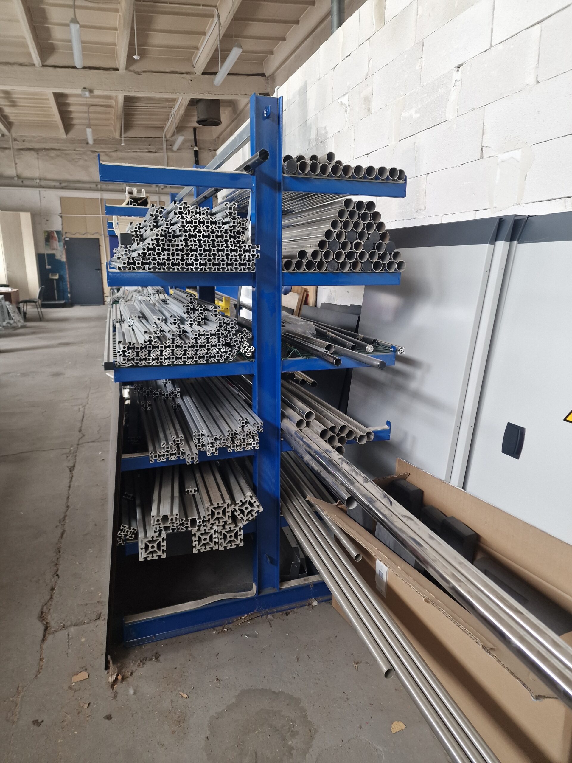 Pakiet ok. 185 m profilu aluminiowego Leanflex 40x40L (rowek 10 mm)