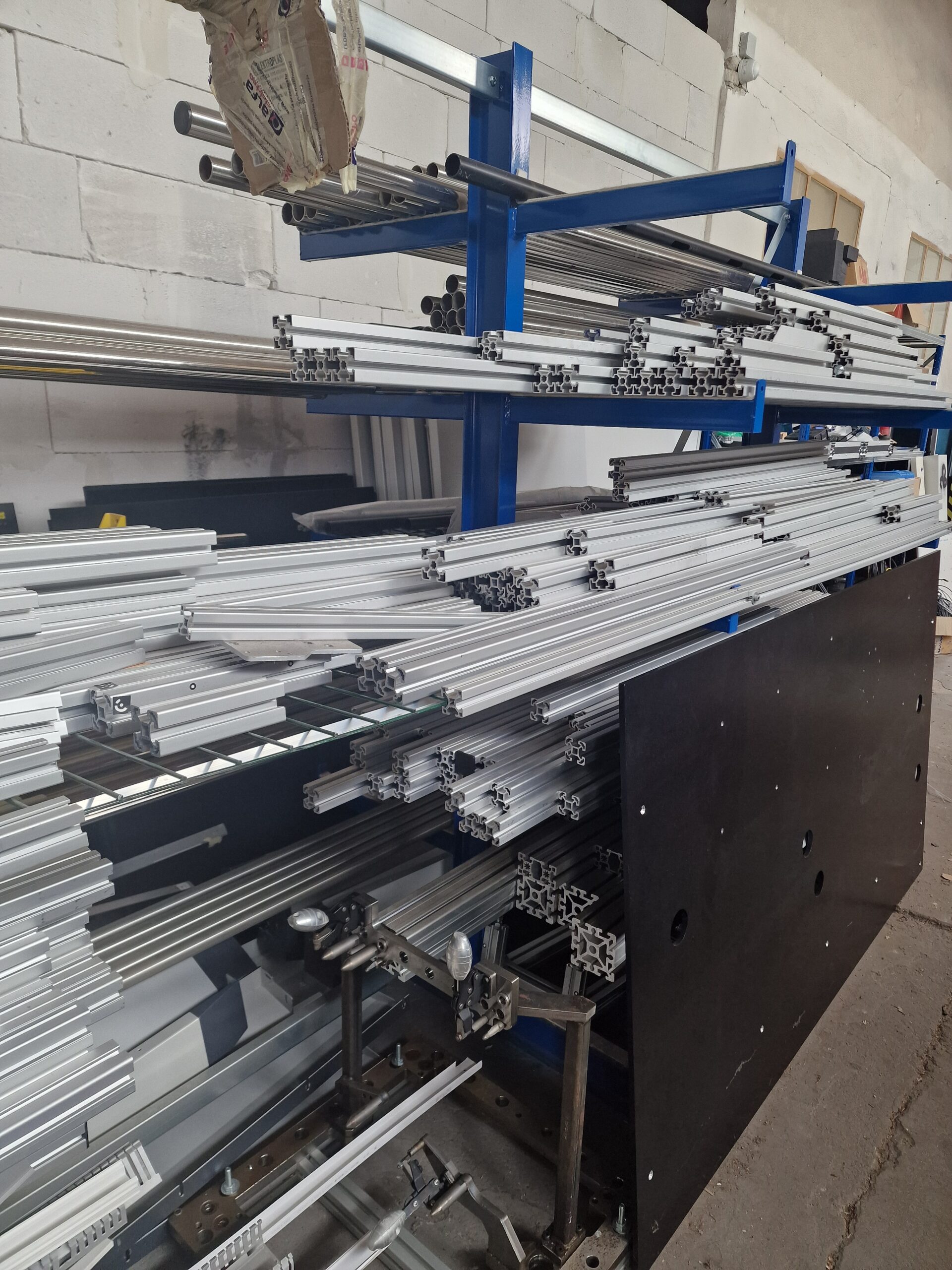 Pakiet ok. 185 m profilu aluminiowego Leanflex 40x40L (rowek 10 mm) - obrazek 4
